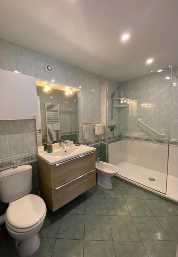 Tres Bel Appartement Entier Proche De La Mer 2 Chambres 1 Salon Vallauris Buitenkant foto